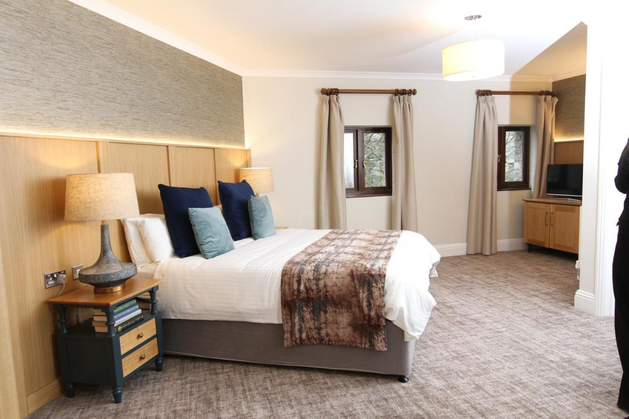 Boringdon Hall Hotel And Spa Plymouth Extérieur photo A bedroom at the hotel