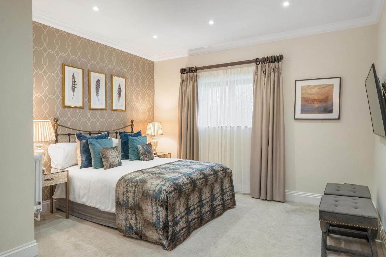 Boringdon Hall Hotel And Spa Plymouth Extérieur photo A bedroom at The Old Bank Hotel